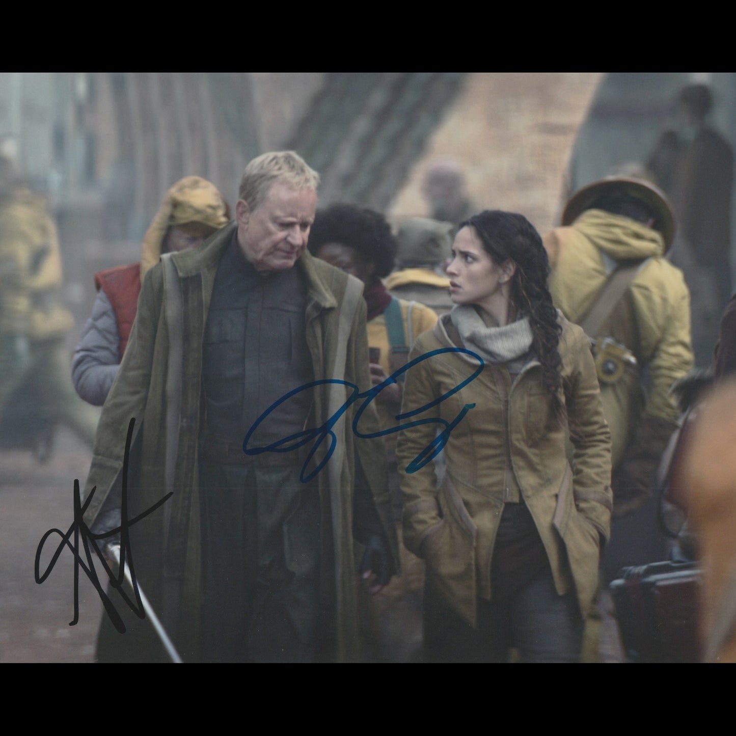 Adria ARJONA, Stellan SKARSGARD (Andor)