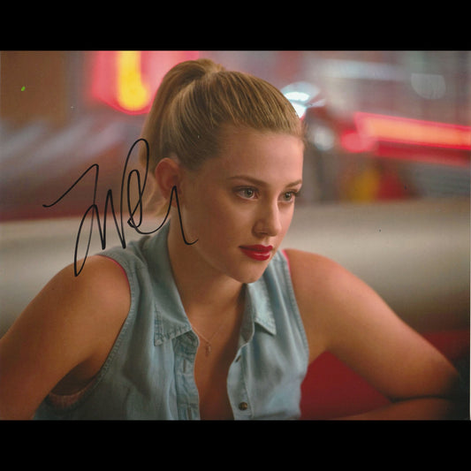 Lili REINHART