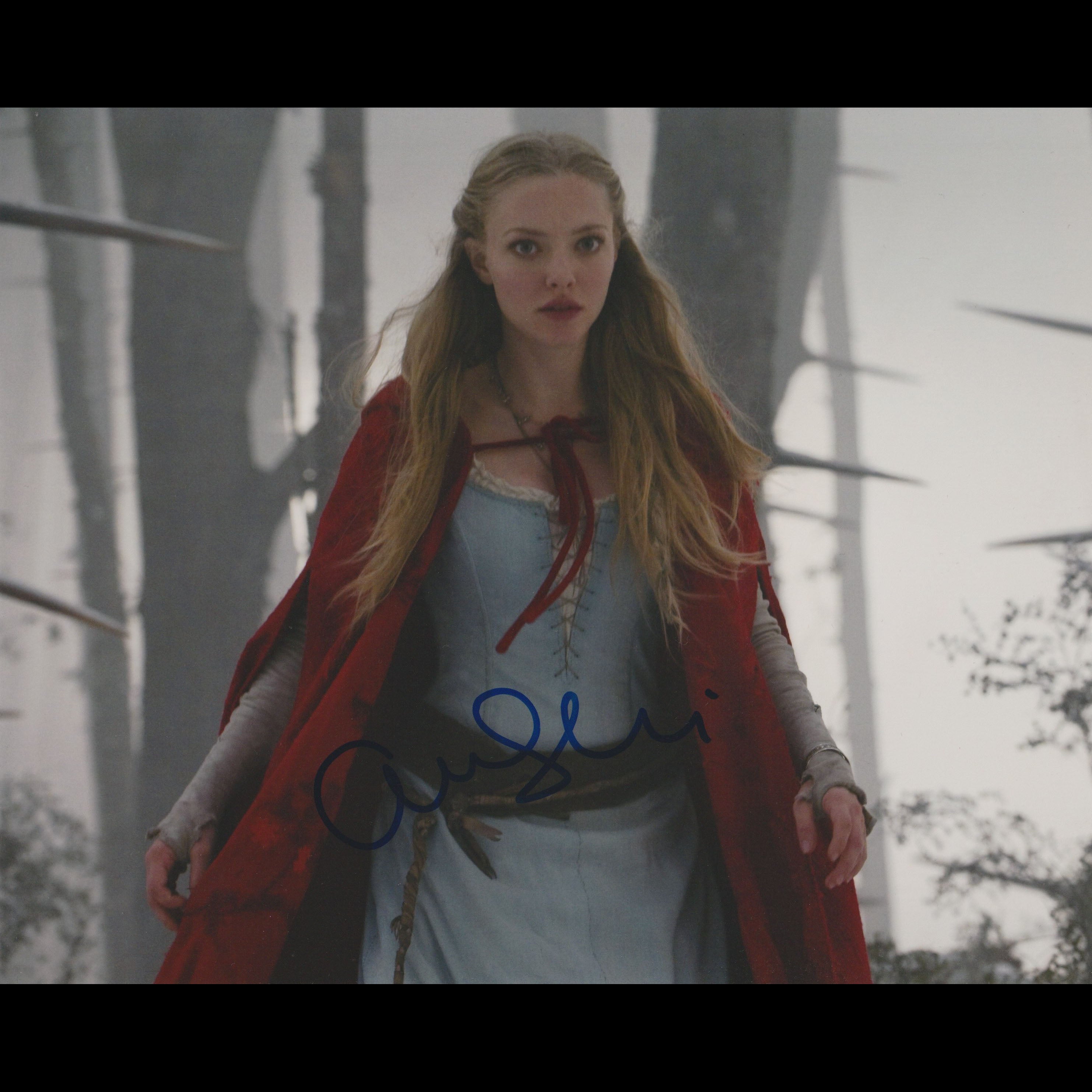 Amanda SEYFRIED – Fresh and French autographs
