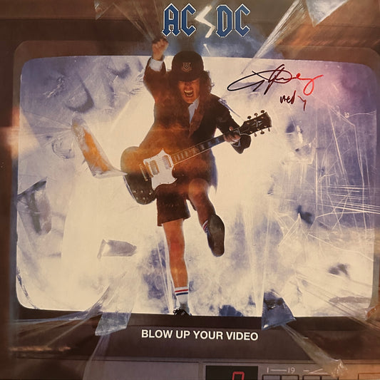 Angus YOUNG (AC/DC)