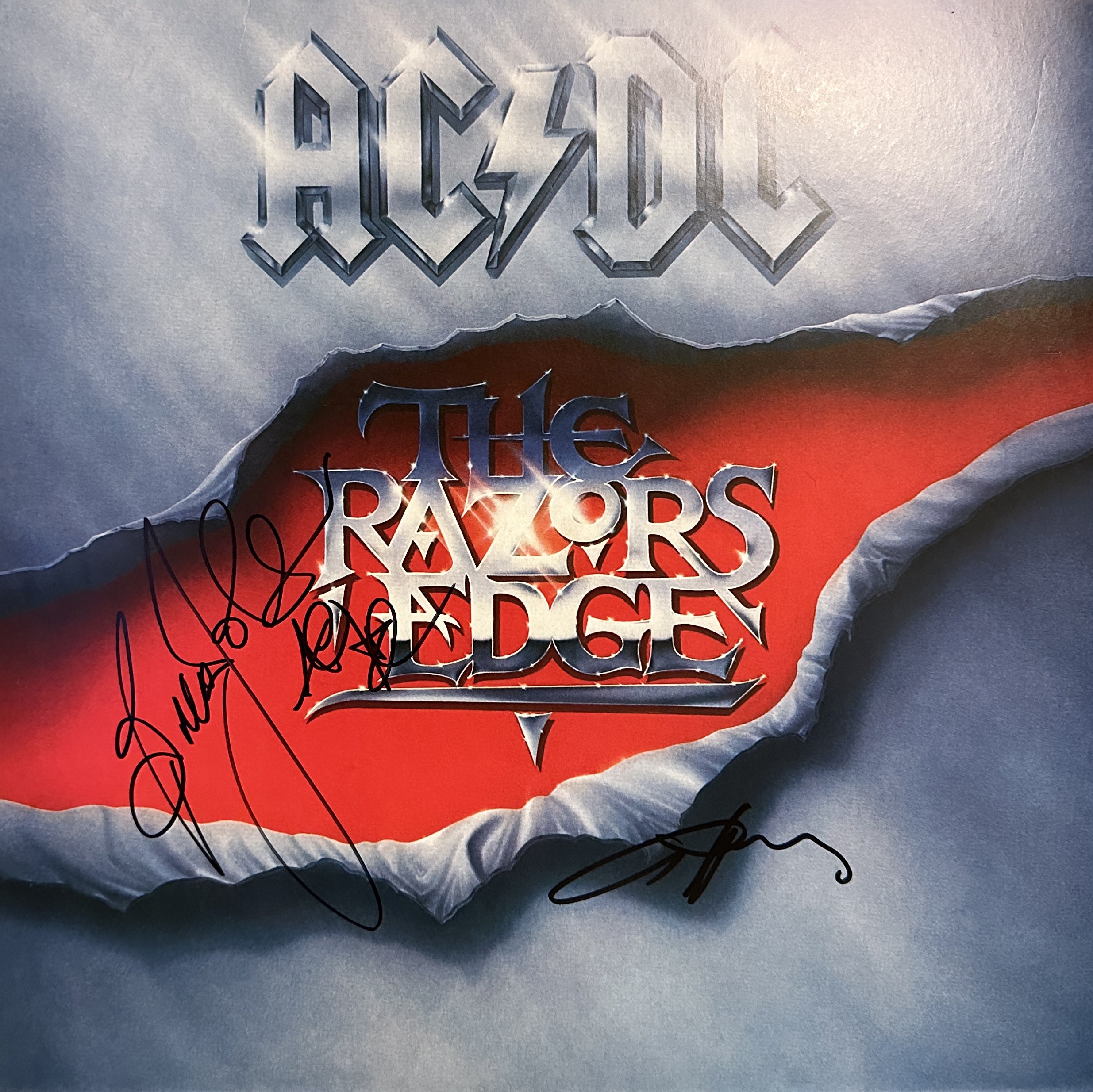 Angus YOUNG, Brian JOHNSON (AC/DC) – Fresh and French autographs