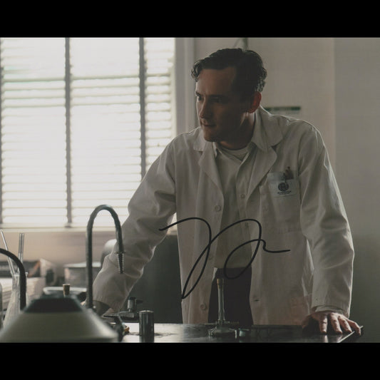 Lewis PULLMAN (Lessons in Chemistry)